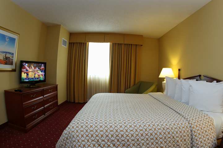 Embassy Suites By Hilton Tampa Airport Westshore Room photo